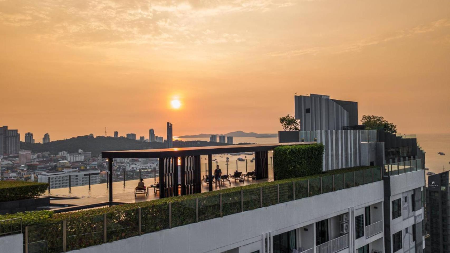 The Base Pattaya By Namiアパートホテル エクステリア 写真