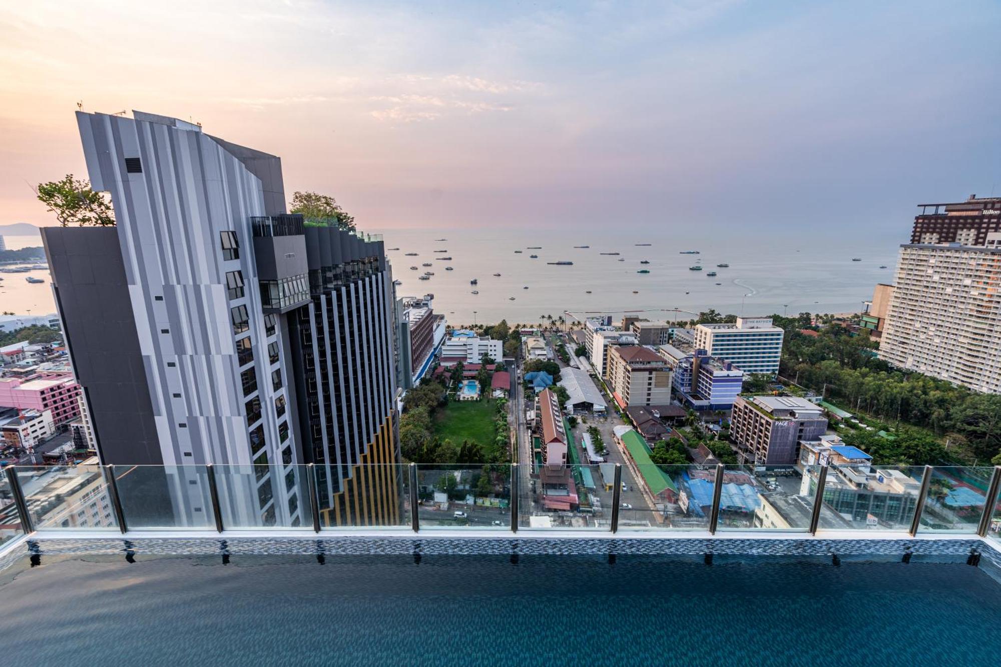 The Base Pattaya By Namiアパートホテル エクステリア 写真